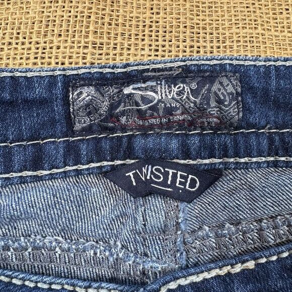 SILVER 'Twisted' Woman's Boot Cut Low-Rise Distressed Jeans W30/L35 - Picture 5 of 11